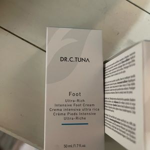 DR.C.TUNA
feet
ultra-rich
Intensive Foot Cream
50 ml/1.7 tl oz